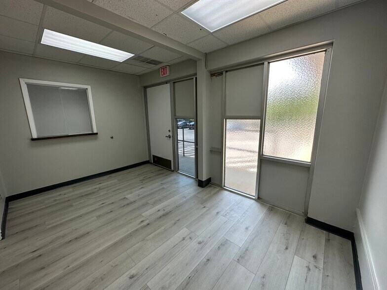 More Photos Of 1401 Applewood Dr, Dalton Medical For Lease