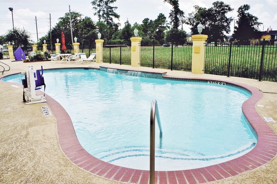 More Photos Of 415 Fm 1960 Rd E, Houston Hotel For Sale