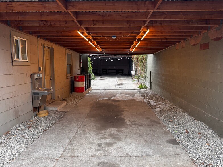 More Photos Of 2910 Denby Ave, Los Angeles Manufacturing For Lease