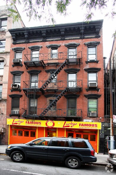 More Photos Of 370 W 52nd St, New York Apartments For Lease