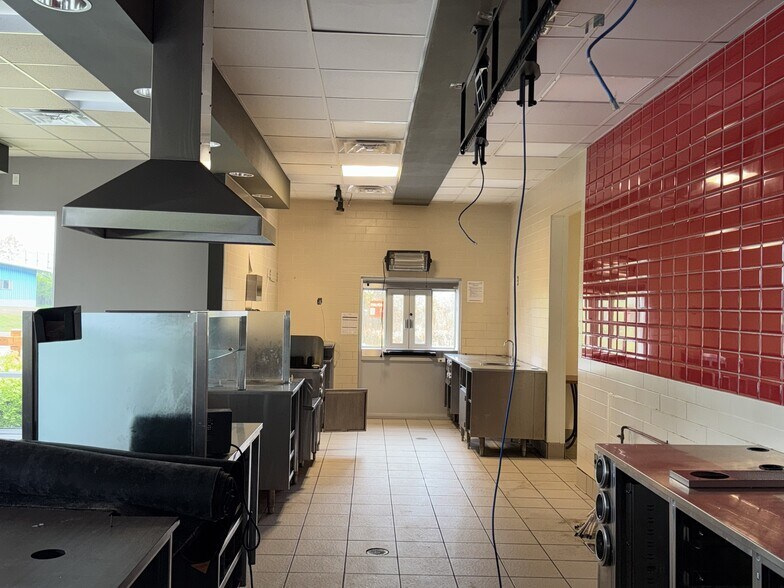 More Photos Of 3941 Broadway St, Cheektowaga Freestanding For Sale