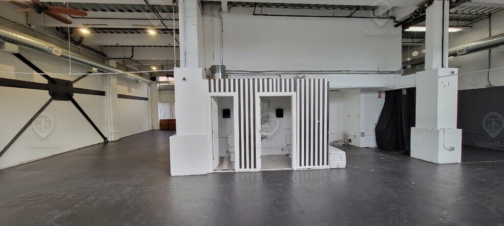 More Photos Of 164 20th St, Brooklyn Office For Lease