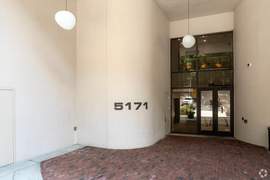 More Photos Of 5171 Glenwood Ave, Raleigh Office For Lease