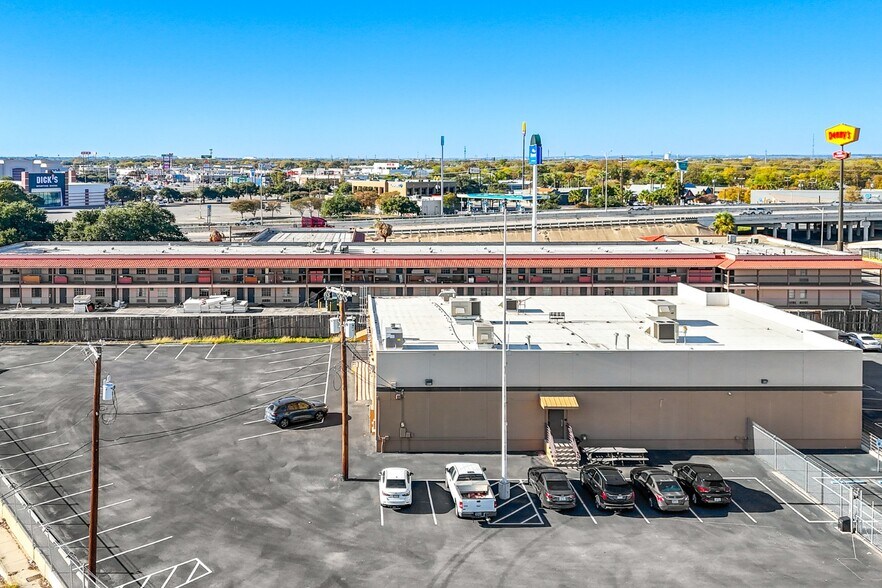 More Photos Of 7202 S Pan Am Expy, San Antonio Hotel For Sale