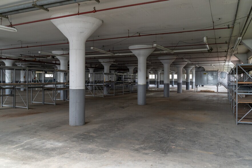 More Photos Of 1575 Lake St, Elmira Manufacturing For Lease