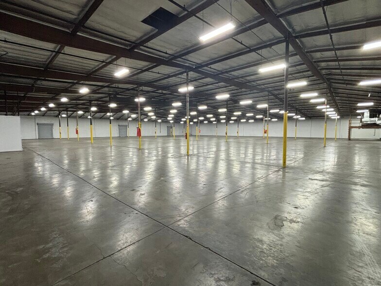 More Photos Of 6303 Corsair St, Commerce Warehouse For Lease