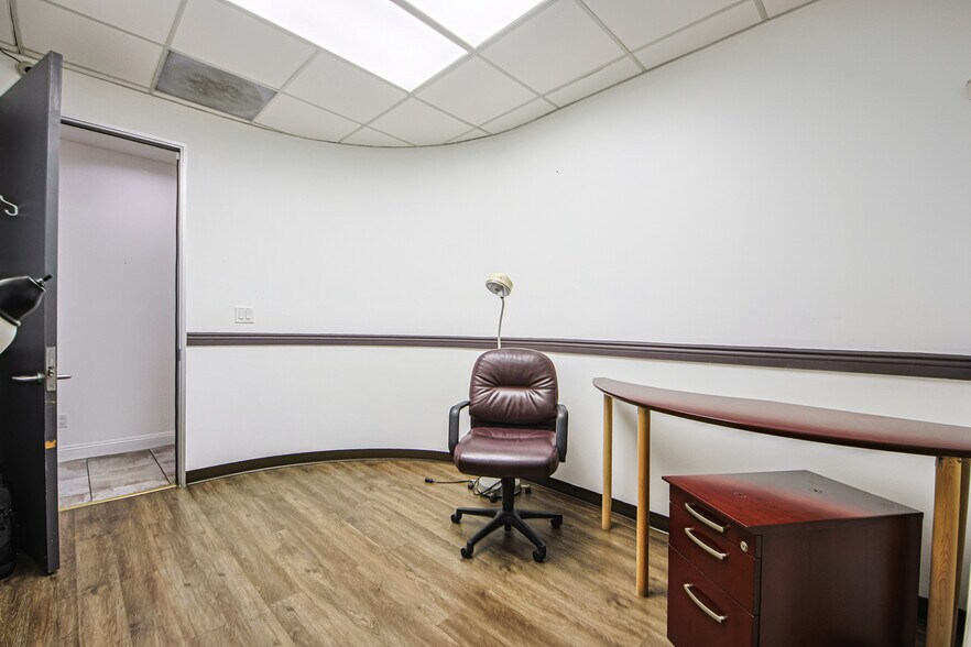 More Photos Of 18445 Vanowen St, Reseda Medical For Sale