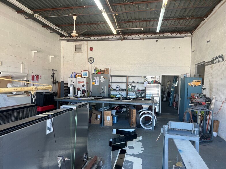 More Photos Of 264 Bahama St, Venice Office For Lease