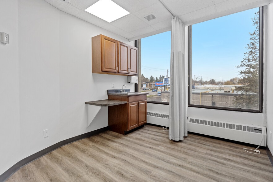 More Photos Of 2555 St Joseph Blvd, Ottawa Medical For Lease