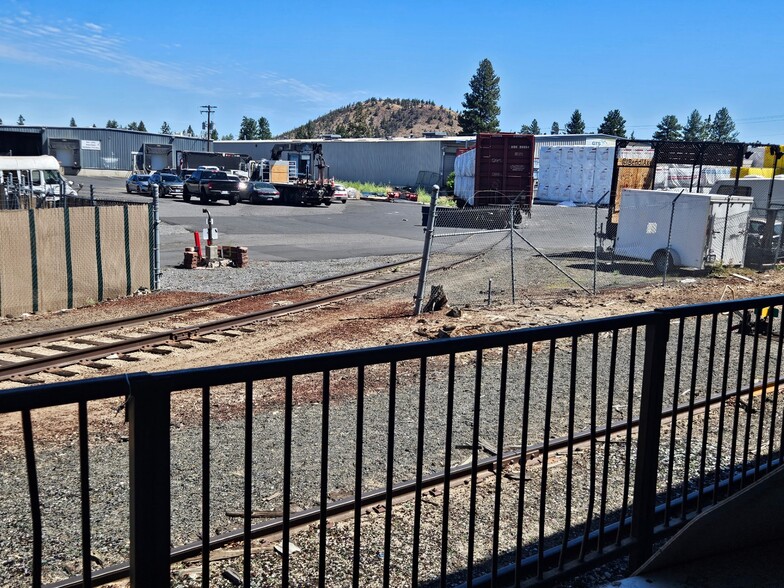More Photos Of 340 SE Logsden St, Bend Warehouse For Lease