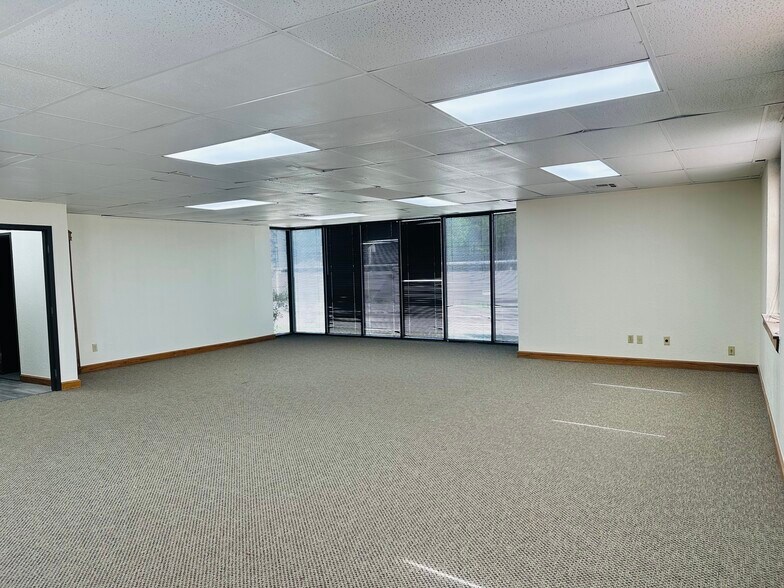 More Photos Of 11102 N Stratford Dr, Oklahoma City Office For Sale