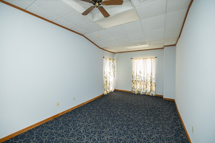 More Photos Of 1020 N Main St, Wichita Medical For Sale