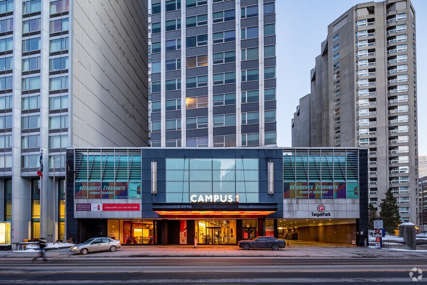 More Photos Of 420 Rue Sherbrooke O, Montréal Apartments For Lease