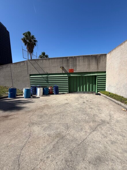 More Photos Of 401-417 N Mesquite St, Corpus Christi Bank For Lease