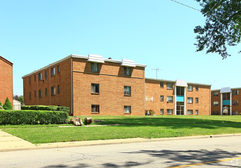 Primary Photo Of 1833-1845 E 31st St, Lorain Apartments For Sale