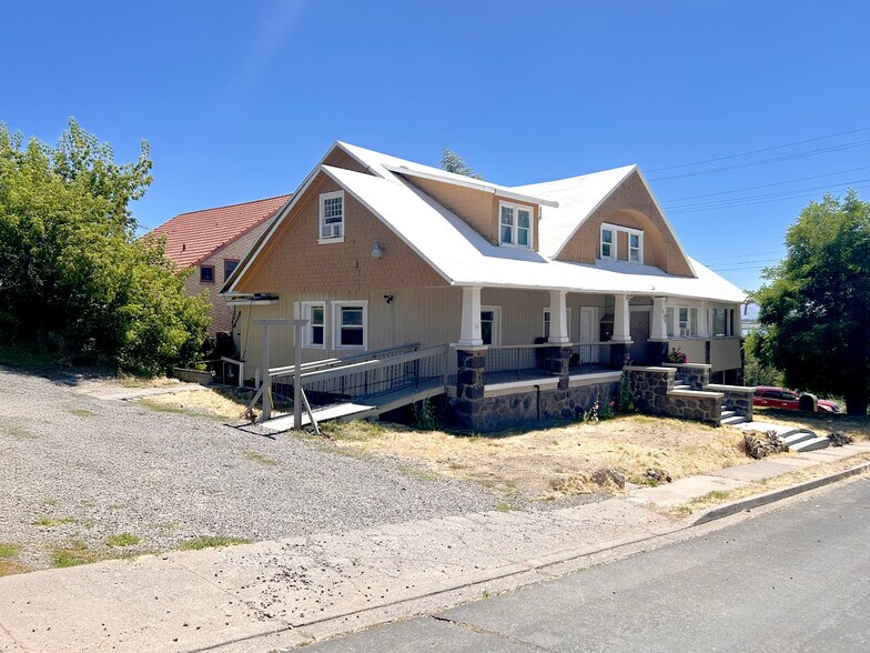 More Photos Of 213 Cedar St, Klamath Falls Apartments For Sale