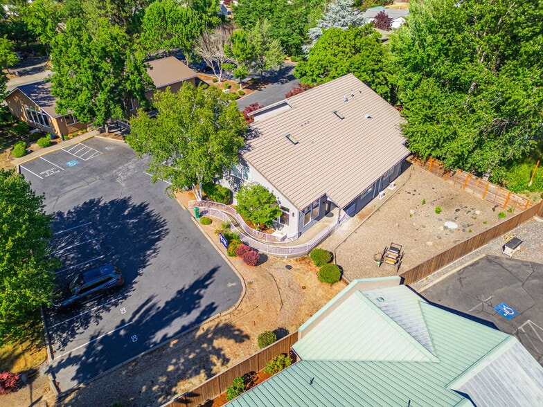 More Photos Of 873 NE 7th St, Grants Pass Medical For Lease