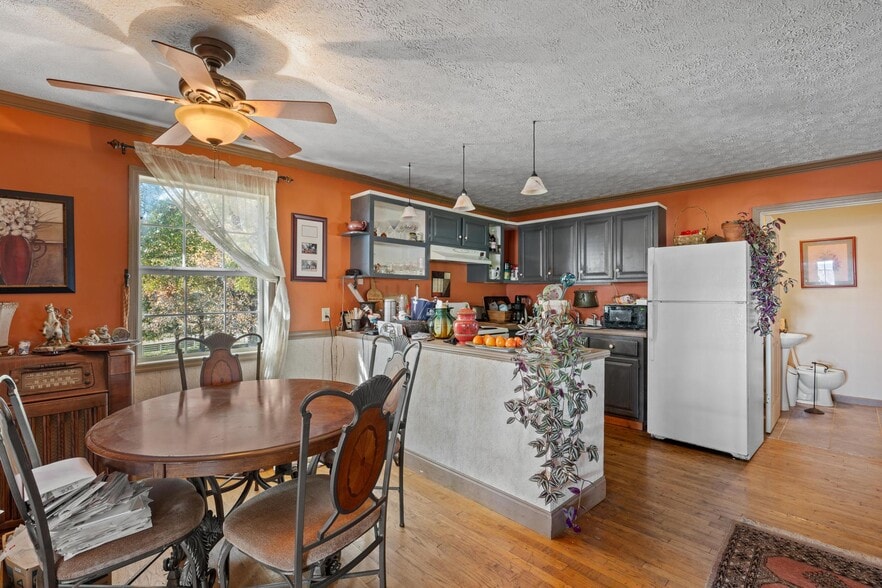 More Photos Of 607 Butts Mill Rd, Pine Mountain General Retail For Sale