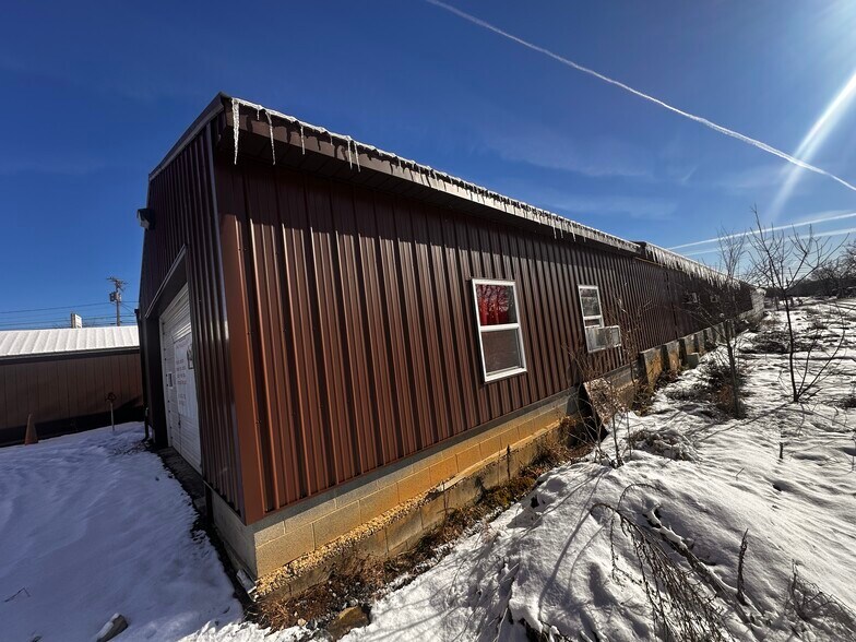 More Photos Of 522A S Main St, Broadway Flex For Sale