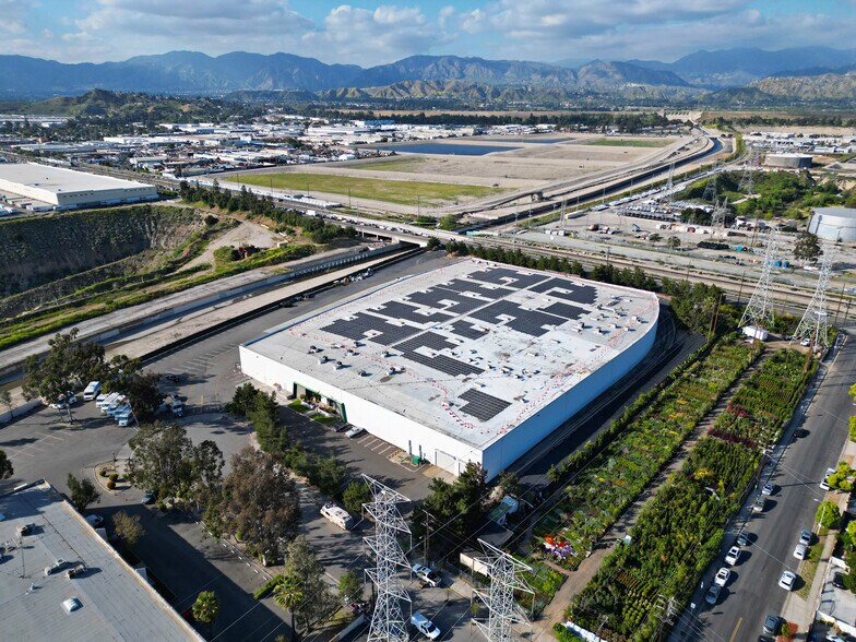 More Photos Of 9500 El Dorado Ave, Sun Valley Warehouse For Lease