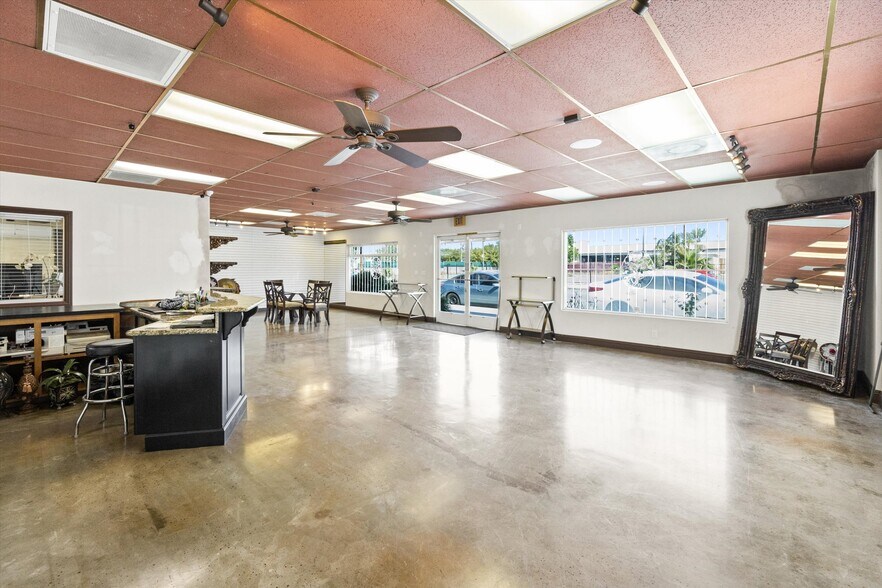 More Photos Of 205 E 18th St, Bakersfield Manufacturing For Sale