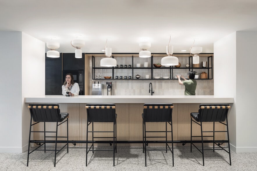 More Photos Of 221 W 10th St, Wilmington Coworking Space