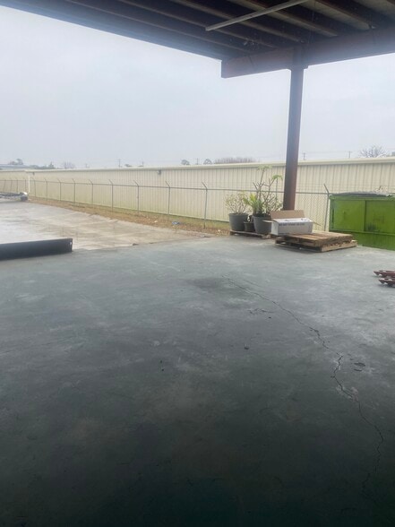 More Photos Of 6508 Windmill Way, Wilmington Warehouse For Lease