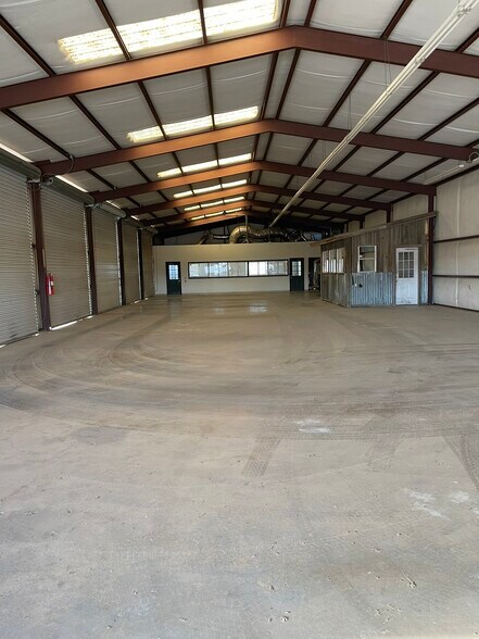 More Photos Of 14640 S FM 2790 W, Lytle Warehouse For Lease