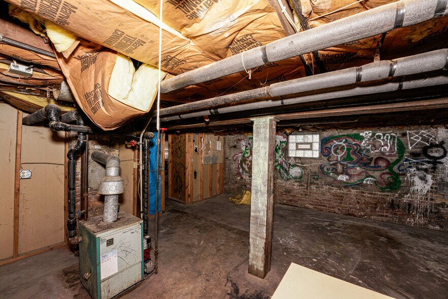 More Photos Of 1825 N Astor St, Milwaukee Multifamily For Sale