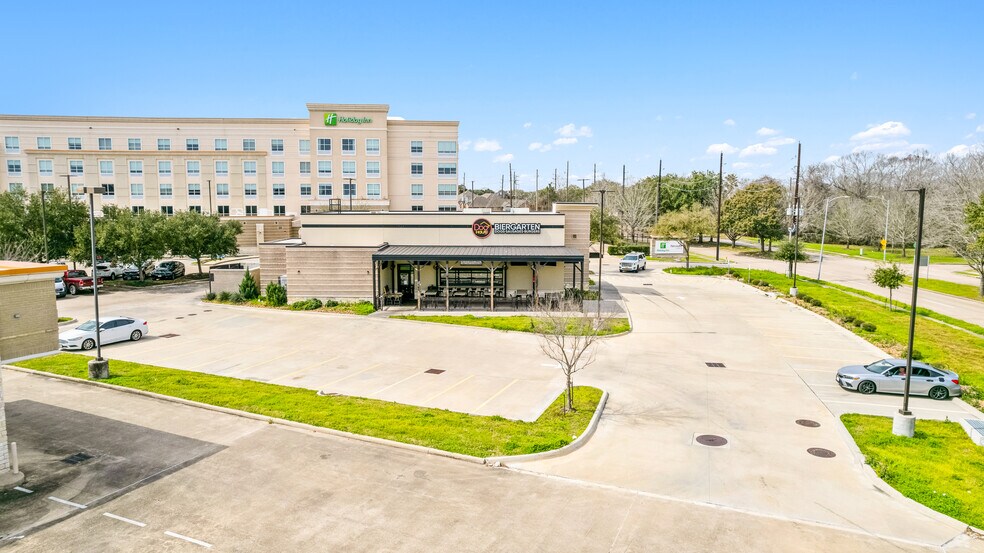 More Photos Of 1096 Enclave Pky, Houston Restaurant For Lease