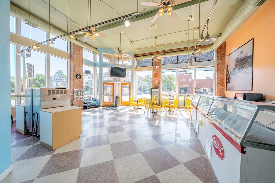 More Photos Of 3101-3111 S Grand Ave, Saint Louis Office For Lease