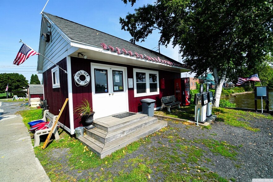 More Photos Of 103 Main St, Catskill Marina For Sale