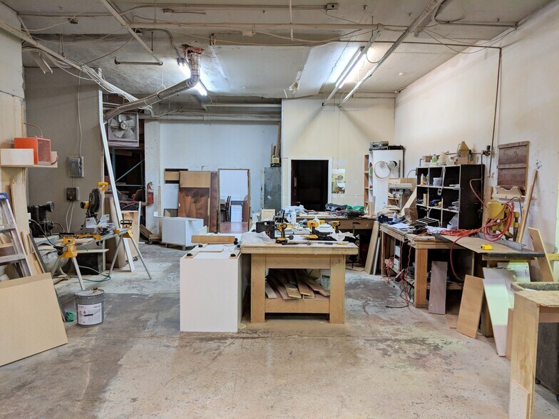 More Photos Of 7314 Av René-Descartes, Montréal Industrial For Sale