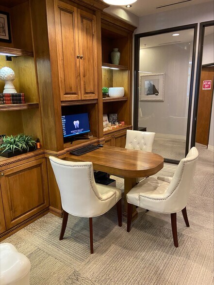 More Photos Of 42104 N Venture Dr, Anthem Office For Sale