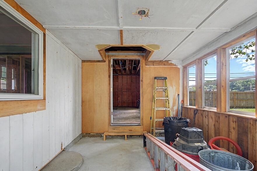 More Photos Of 16 Old New Milford Rd, Brookfield Flex For Sale