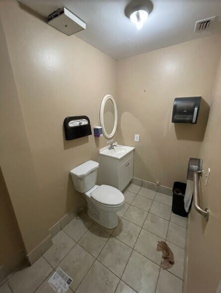 More Photos Of 25 E 4th St, Hialeah Office For Lease