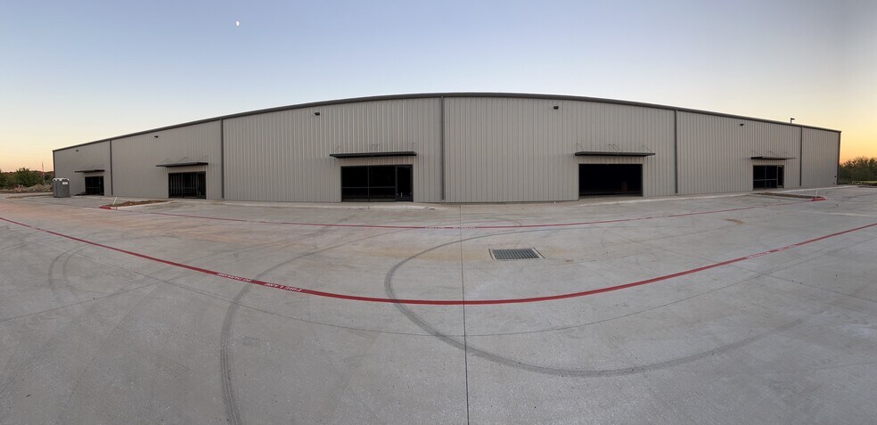 More Photos Of 8135 Gateway Dr, Argyle Warehouse For Lease