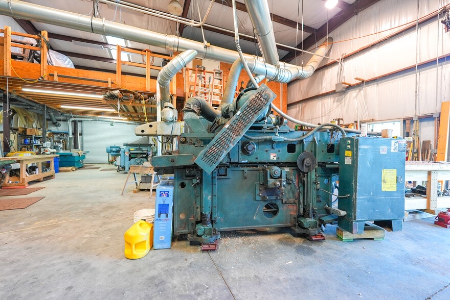 More Photos Of 7800 County Road 24, Fairhope Showroom For Sale