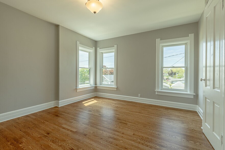 More Photos Of 1303 11th St, Monroe Storefront Retail Office For Lease