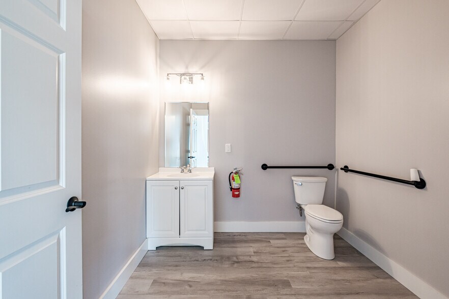 More Photos Of 271 Main St, Bridgton General Retail For Lease