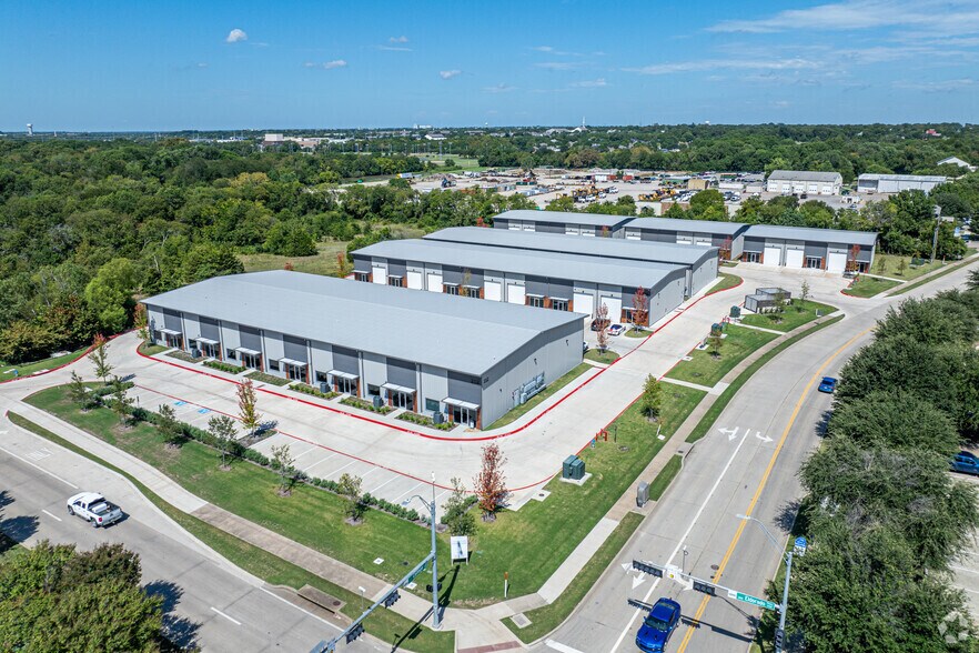 More Photos Of 312-332 Eldorado Pky, McKinney Warehouse For Sale