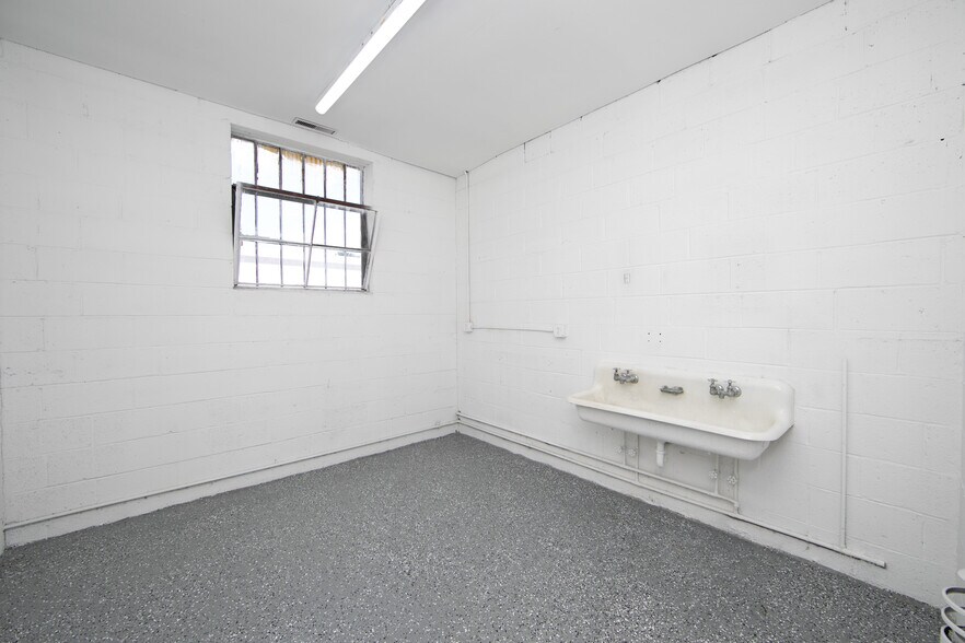 More Photos Of 717 Creek Rd, Bellmawr Manufacturing For Lease