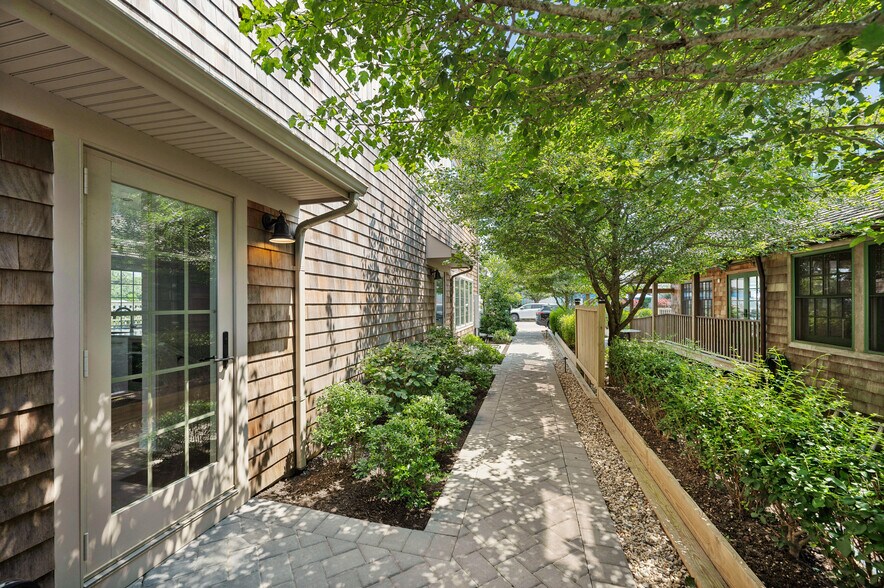 More Photos Of 45 S Euclid Ave, Montauk Storefront Retail Residential For Lease