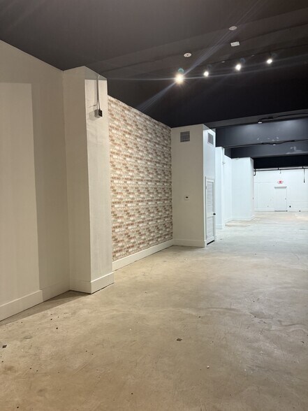More Photos Of 3215-3217 S Macdill, Tampa Unknown For Lease