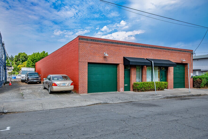 More Photos Of 327 SE 80th Ave, Portland Auto Repair For Sale