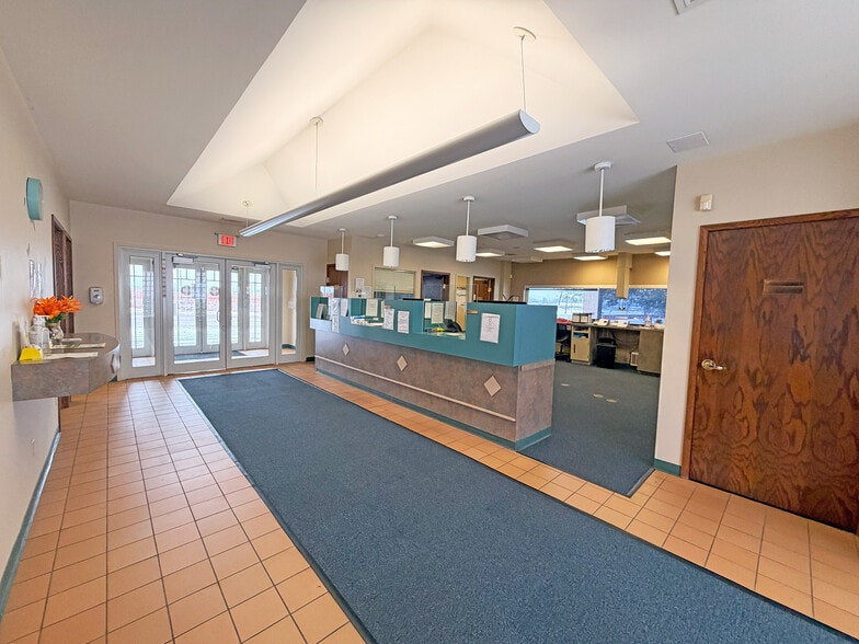 More Photos Of 211 Madison Ave, Wood River Office For Sale