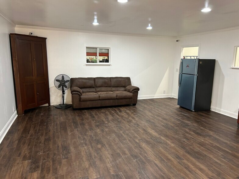More Photos Of 7754 S State Route 73, Wilmington Flex For Lease