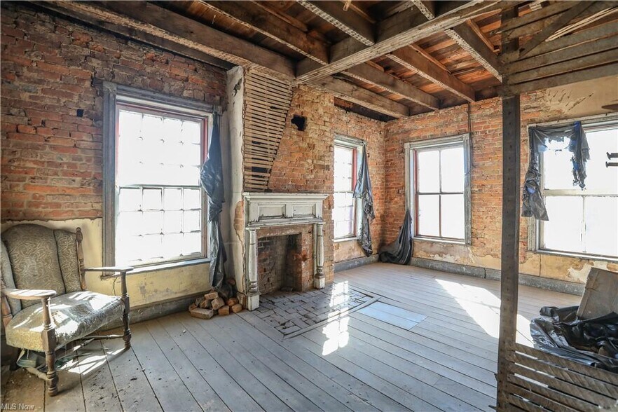 More Photos Of 9401 Tallmadge Rd, Diamond Hotel For Sale