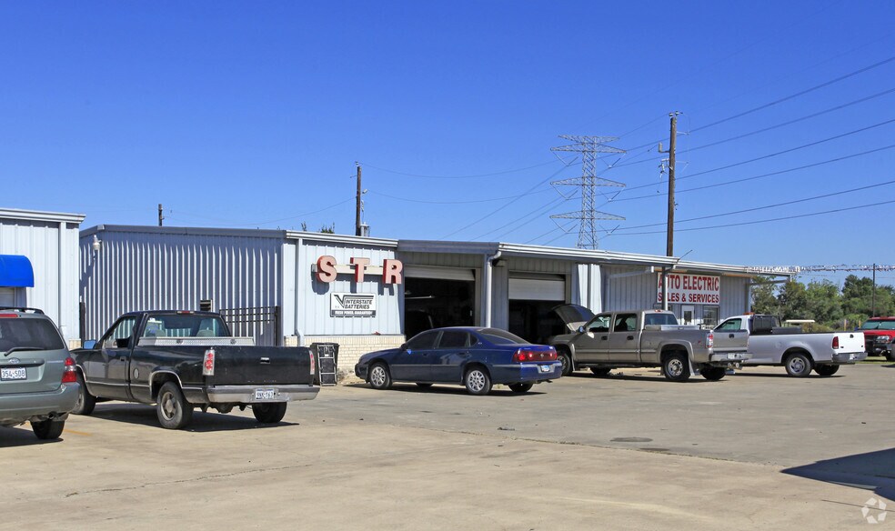 Primary Photo Of 22303 Highway 6, Manvel Auto Repair For Lease