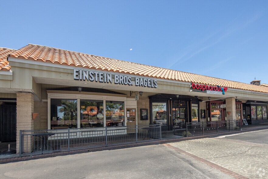 More Photos Of 7506-7524 Dr Phillips Blvd, Orlando Unknown For Lease